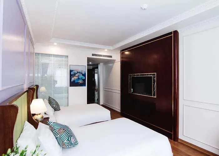 Paris Boutique Hạ Long